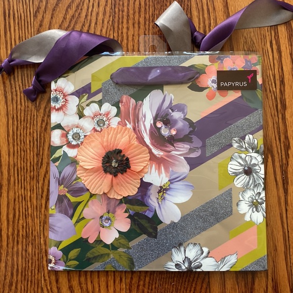 Spring Gift Bag Bundle - Picture 4 of 9